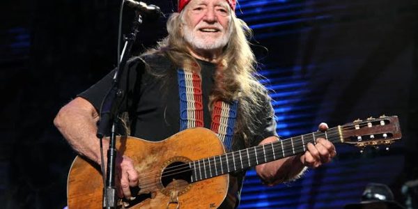 Hidden Discipline Behind Jimmy Fallon and Willie Nelson’s Long-Term Success